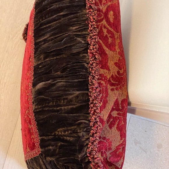 BELLA ROSE velvet accent pillow - Picture 9 of 13